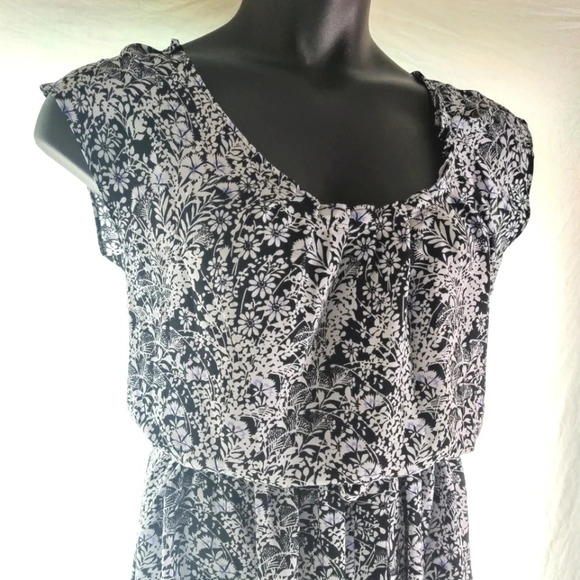 Pretty Flowy Dress EUC - Picture 2 of 13